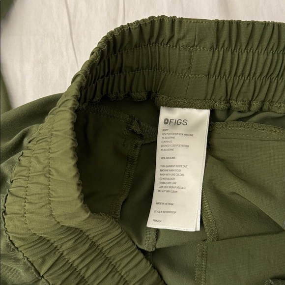 FIGS green scrub bottoms - Picture 2 of 4